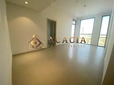 Bright and Spacious | Vacant Mid April I Balcony