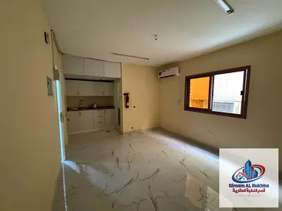 أول ساكن – أجمل وأكبر مساحة استوديو في الشويهين، مع مطبخ بمساحة كبيرة بتصميم حديث، وحمام بتشطيب سوبر ديلوكس .