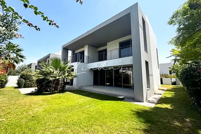 Single Row | Vacant | Prime Location