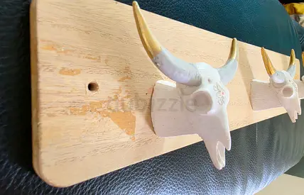Wooden Wall Rack with Decorative Bull Head Hooks