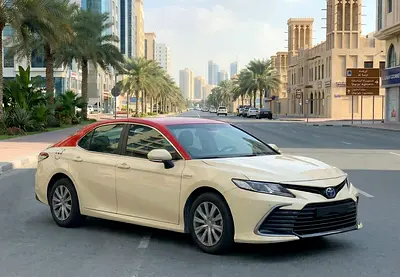 فقط 26000 درهم - تويوتا كامري - ⁦2022⁩ - محرك هايبرد - مواصفات خليجية