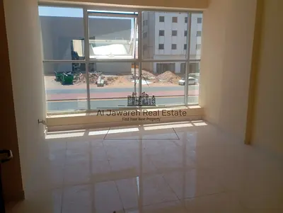 كود 2145 للايجار السنوي شقة استثمارية مميزة في المنطقة الصناعية ام القيوين بموقع استراتيجي قريب من جميع الخدمات وعلى شارع رئيسي مما يسهل الوصول اليها