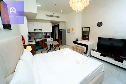Chic Studio | All Bills Included | Monthly Payments