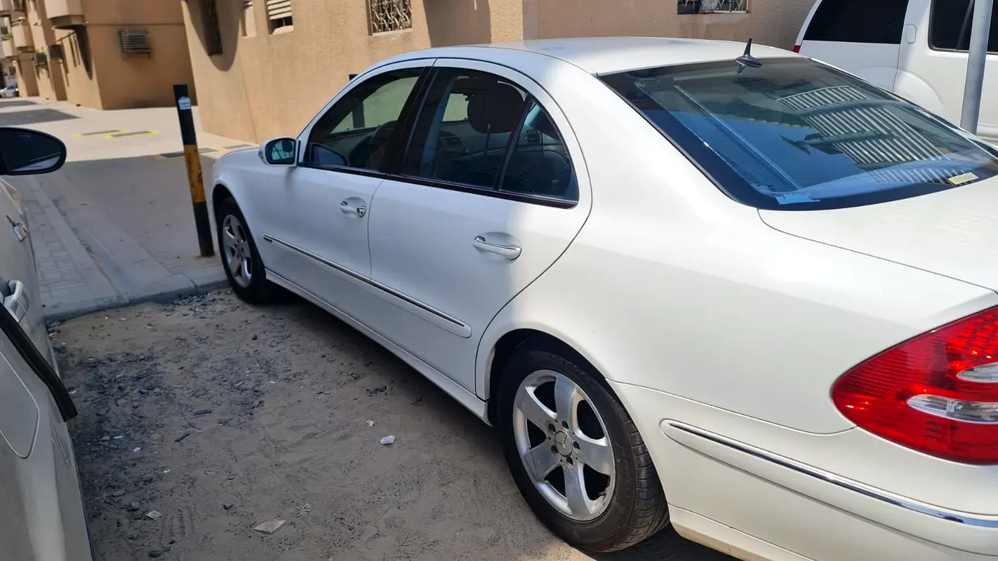 Mercedes-Benz E-Class 2005 — photo 1 of 16