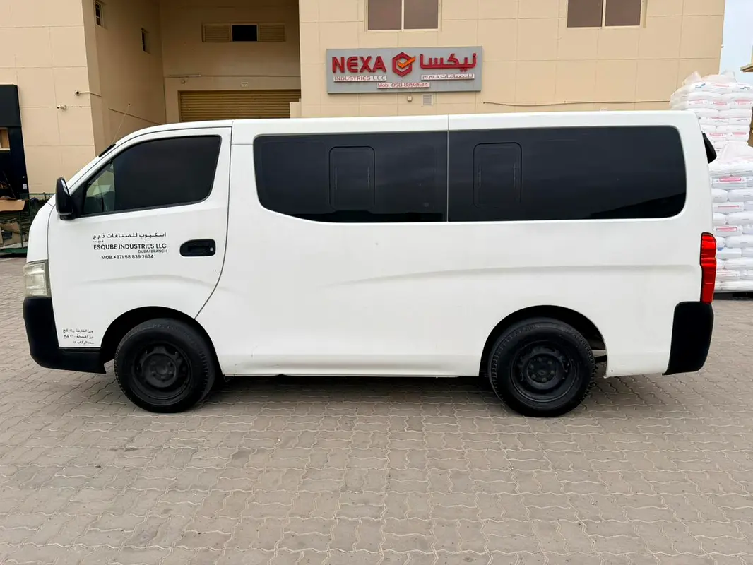 Nissan Urvan 2016 — photo 1 of 11