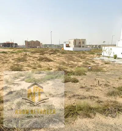 ارض للبيع في تلال الشارقة من أرقى المناطق السكنية ومشروع ضخم بمواصفات حديثة، موقع مميز مباشرة على الطريق مما يمنح سهولة الوصول وقيمة استثمارية عالية.