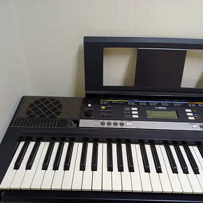 Yamaha Electronic Keyboard WITH KEYBOARD STAND