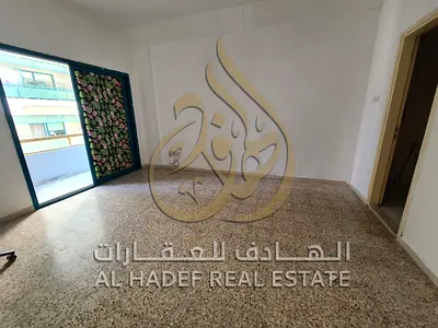 شقة 3 غرف نوم وصالة في المجاز | مسموح للعزاب | تصميم واسع