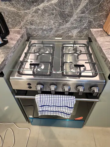 Used 4-Burner Gas Stove with Oven - Stainless Steel
