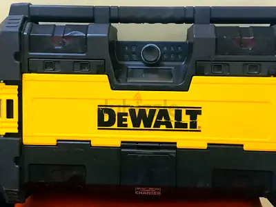 DEWALT TOUGH SYSTEM 18v JOB SITE SPEAKER