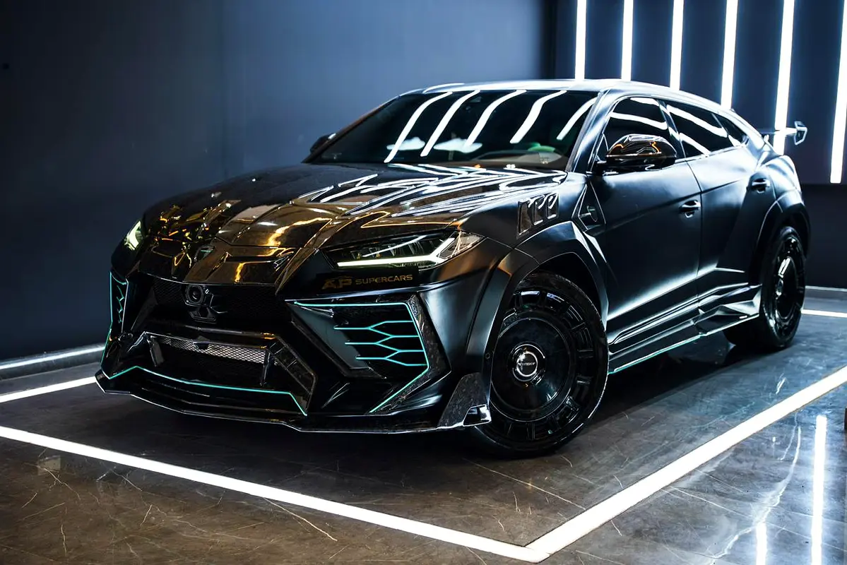 Lamborghini Urus 2019 — photo 1 of 9