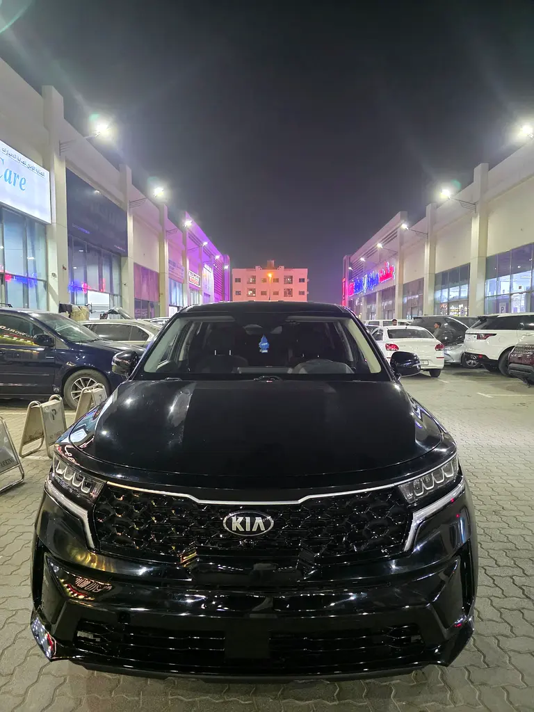 Kia Sorento 2023 — photo 1 of 11