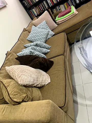 3-seater sofa with center table and two side tables