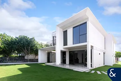 Pool & Park Backing | VOT | Large Plot Unit