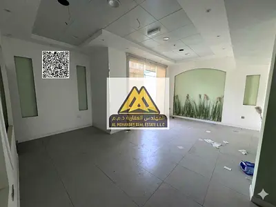 Commercial villa suitable for all activities: clinics, companies, offices, nurseries, medical centers, training centers. Prime location on the main st