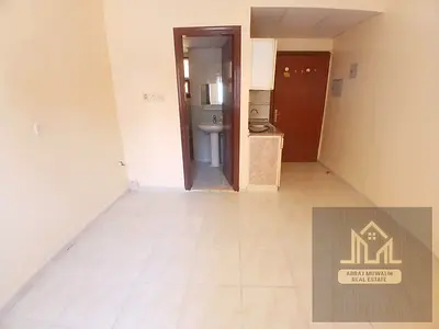Amazing apartment cheap price ready to move studio/neat and clean apartment/ muwaileh Sharjah