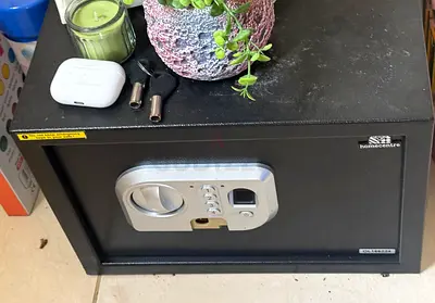 HomeCentre small electronic safe with keys - good working condition