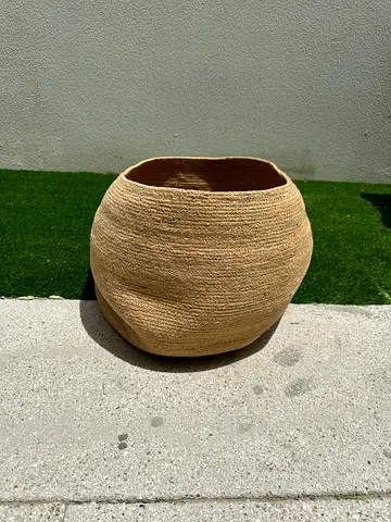 Round woven jute storage basket / planter - natural color