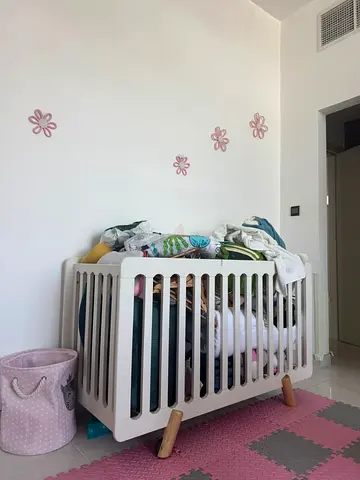 Very nice wooden crib (like new)