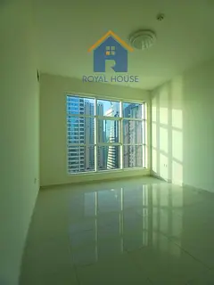 Two bedrooms and a living room, sea view, air conditioning, free parking and gym