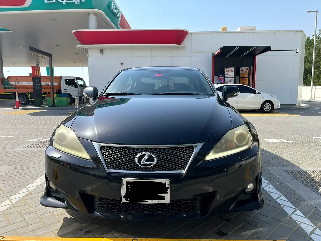 Lexus IS-Series 2012 — photo 1 of 10