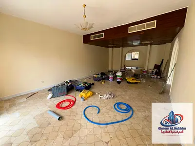 أجمل وأنسب سعر فيلا في الشارقة، مع باركينج، و3 غرف نوم، وغرفة خادمة، و3 حمامات، ومجلس بمساحة كبيرة .