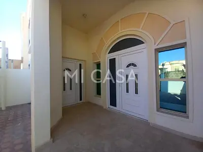 Villa 5BHK+maid| Separate entrance| Shaded parking
