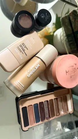 Makeup bundle: eyeshadows , eyeliner, shiny powder and foundations