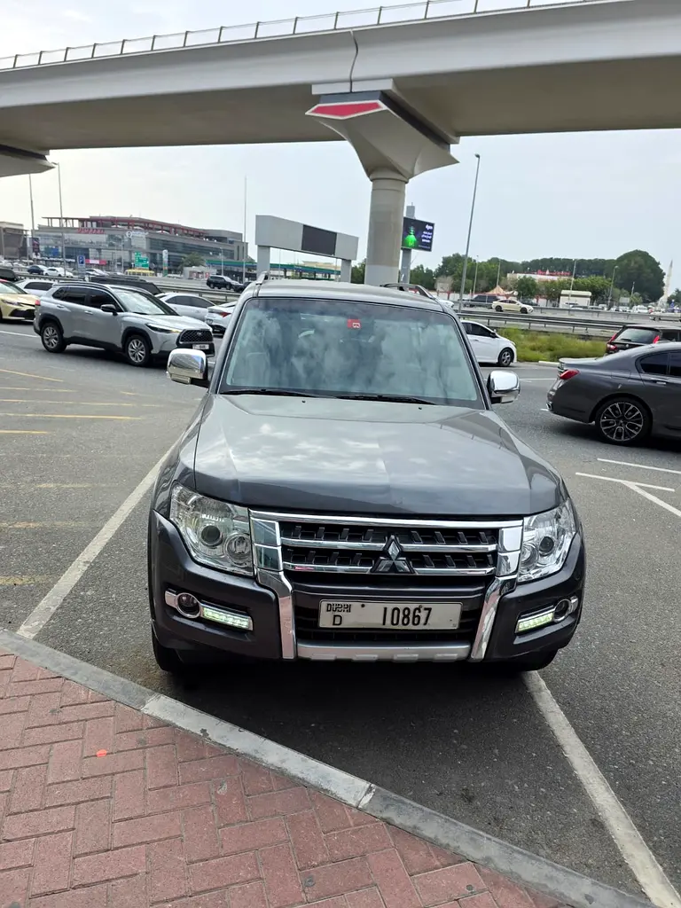 Mitsubishi Pajero 2017 — photo 1 of 11