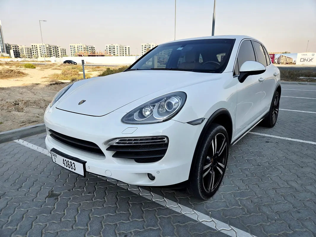 Porsche Cayenne 2014 — photo 1 of 17