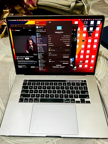 Macbook pro 2019 16inch i7 16 gb ram 512 ssd 4gb graphics