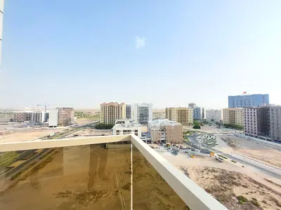 شقة واسعة غرفتين نوم + غرفة خادمة | إطلالة على الشارع | بحالة ممتازة | جاهزة للسكن بسعر 80,000 فقط
