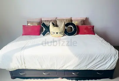 King Koil Comfortable Bed with Mattress, excellent Condition