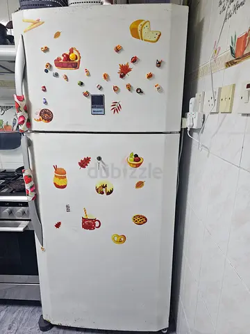 ثلاجة شارب كبيرة ٦٠٠ لتر  واكثر بحالة جيدة جدا