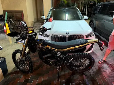 surron ultra bee street legal with back pegs