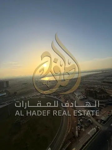 للإيجار فوراً | على مخرج دبي | غرفتين + خادمة | خدمات نادي كاملة