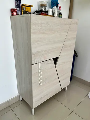 Compact modern Shoe Cabinet / storage cabinet in light wood finish