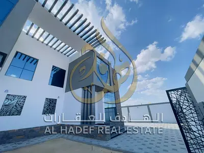 لإيجار – 0فيلا مودرن في الحوشي | تشطيب راقٍ  فيلا مودرن مميزة للإيجار في منطقة الحوشي، بتصميم عصري ومساحات واسعة.  مواصفات الفيلا:  المساحة: 5,500 قدم