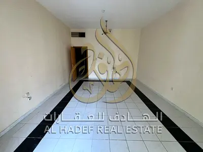 لإيجار السنوي في إمارة الشارقة – منطقة القاسمية  متوفر شقة واسعة مكونة من 3 غرف وصالة مع غرفة خادمة بمساحات مريحة وتصميم مناسب للعائلات، وتقع في موقع