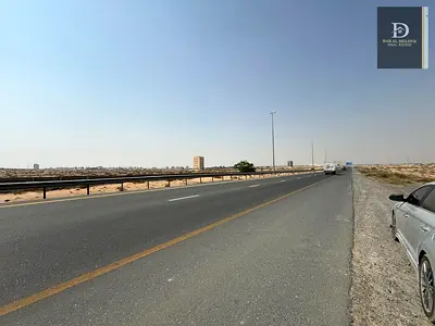 للبيع فى الشارقة ( مشروع الرويضات ) منطقة عذيب  ارض تجاري \ سكني  مساحة 2422 قدم مربع  على طريق 18 متر