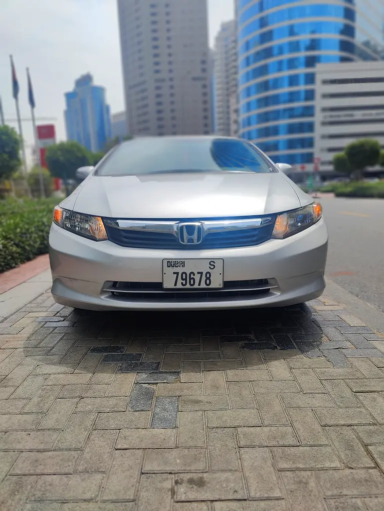 Honda Civic 2012 — photo 1 of 17