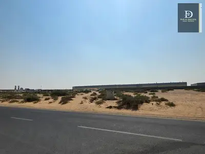 للبيع فى الشارقة منطقة الصجعة الصناعية   ارض صناعية   مساحة 10000 قدم مربع  على طريق 24 متر