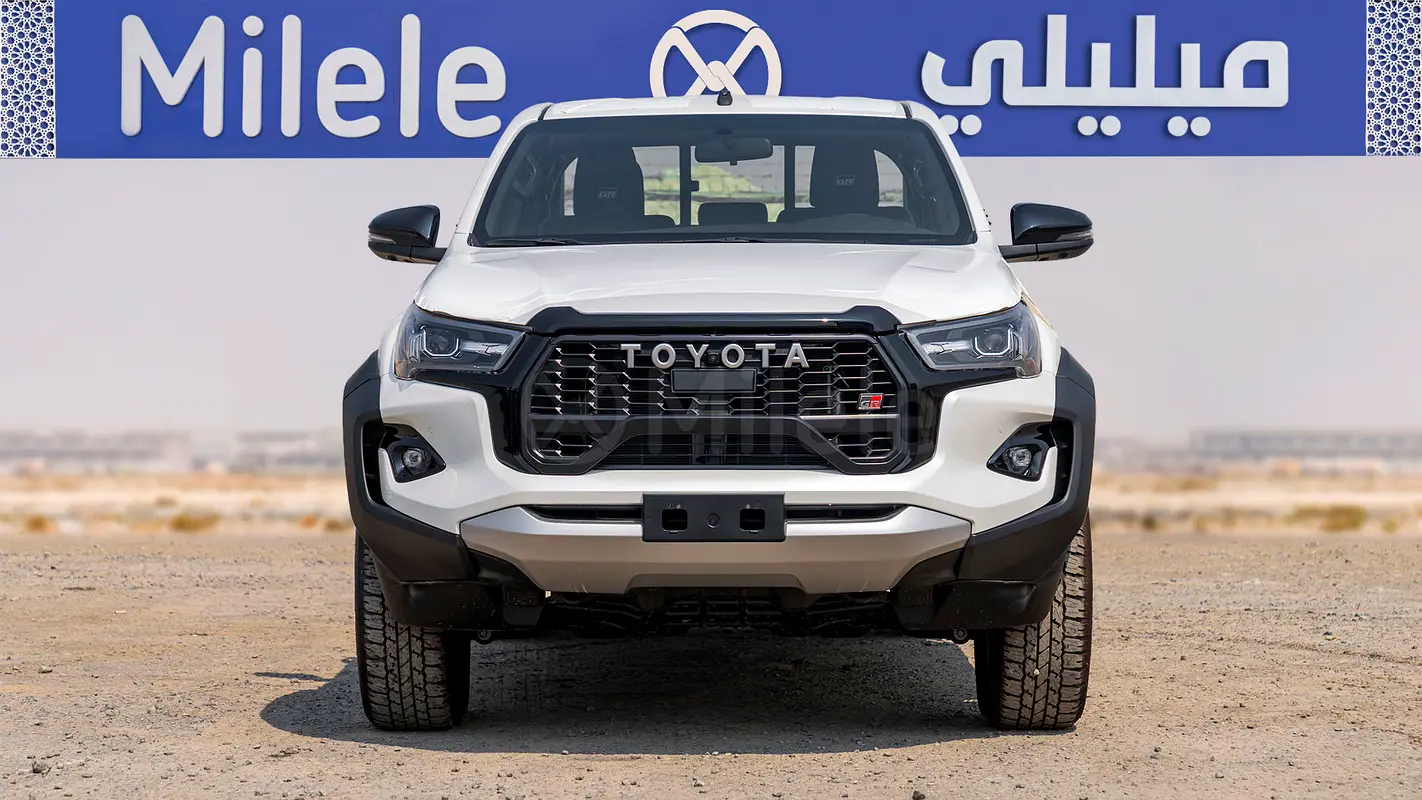 Toyota Hilux 2025 — photo 1 of 20