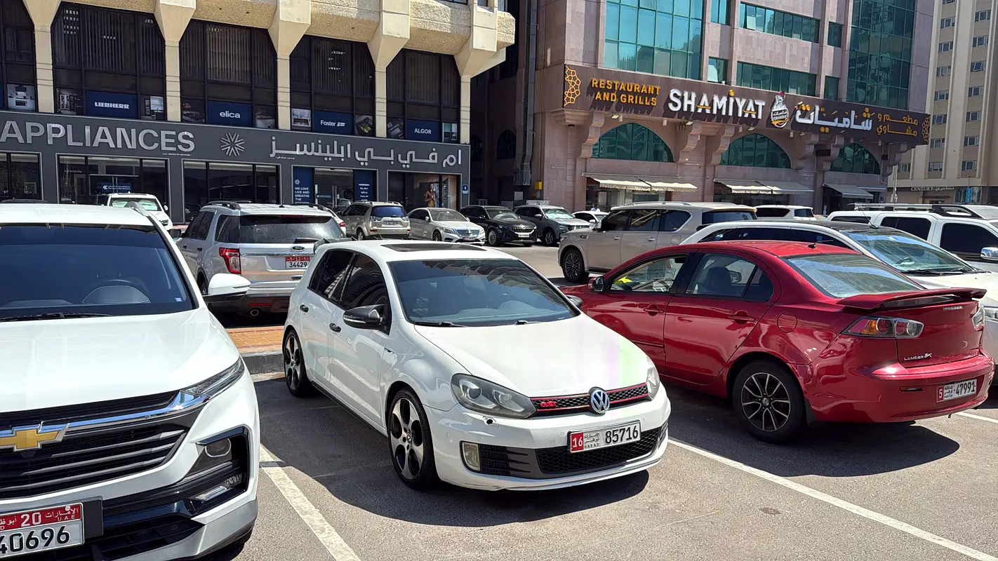 Volkswagen Golf 2010 — photo 1 of 9