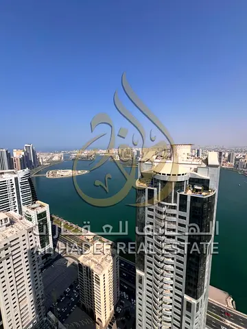 شقة 3 غرف وصالة بإطلالة بحرية مباشرة للإيجار في المجاز 3 | شهر مجاني + باركن  تتوفر الآن فرصة مميزة للسكن في واحدة من أرقى مناطق الشارقة، المجاز 3، دا