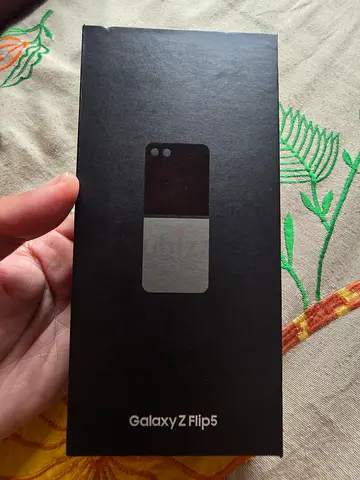 Samsung Galaxy Z Flip5 box just out of the box. No bill 8/256 gb