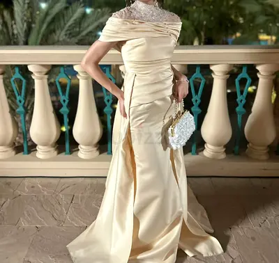 Elegant ivory off-shoulder satin evening gown, size M