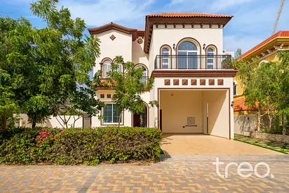 Upgraded 5BR Villa | Pool | Centro