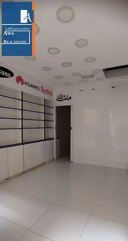 Street-Facing Shop Available in Prime Business Location