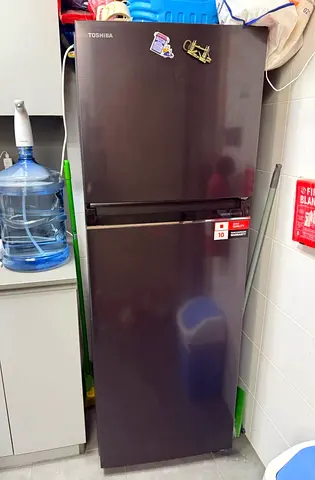 Toshiba Top Freezer Refrigerator - 2-Door, Good Condition